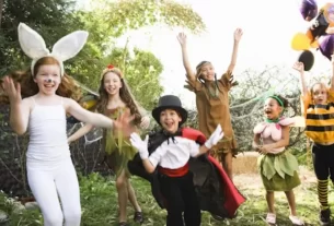 crianças fazendo Teatro no Jardim